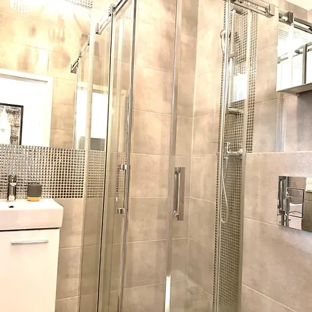 Apartment Starogdanski 7 *